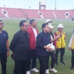 Ketum PSSI Erick Tohir bersama Menpora Zainudin Amali dan Wagub Bali Cok Ace serta Bupati Gianyar Mahayastra saat berada di stadion Dipta Gianyar, Bali. (Foto: Istimewa)