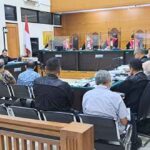 Suasana sidang perkara dugaan tindak pidana korupsi pada proyek pembangunan pabrik blast furnace complex (BFC) oleh PT Krakatau Steel pada 2008 s/d 2019 digelar Pengadilan Tindak Pidana Korupsi pada Pengadilan Negeri Serang, Kamis (23/4/2023). Foto: Puspenkum)