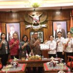 Bupati Tabanan I Komang Sanjaya saat menerima kunjungan Kepala BKKBN Provinsi Bali dr. Luh Gede Sukardiasih MFor MARS beserta rombonganSenin (10/4/2023). (Foto: Istimewa)