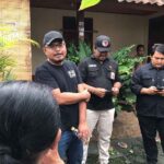 Anggota Bawaslu Bali saat melakukan Patroli Kawal Hak Pilih di kawasan Desa Bantas, Kecamatan Selemadeg Timur, Senin (1/5/2023). (Foto: Ist)