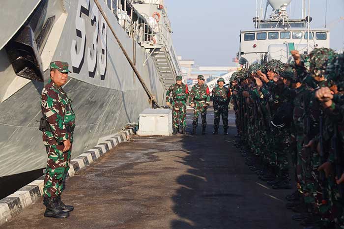 4 KRI Berangkatkan Pasukan Dibawah Kendali Mayjen TNI Farid Makruf