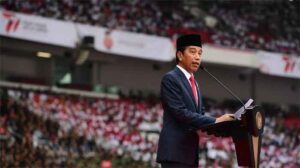 Presiden Joko Widodo memimpin jalannya Upacara Peringatan ke-77 Hari Bhayangkara Tahun 2023 yang digelar di Stadion Utama Gelora Bung Karno, Jakarta, pada Sabtu (1/7/2023). (Foto: BPMI Setpres)