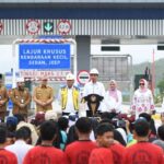 Presiden Jokowi didampingi Ibu Iriana Joko Widodo meresmikan jalan tol ruas Bengkulu-Taba Penanjung pada hari Kamis (20/7/2023), di Gerbang Tol Bengkulu-Taba Penanjung, Kota Bengkulu, Provinsi Bengkulu. (Foto: BPMI Setpres/Kris)