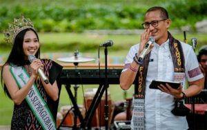 Menparekraf Sandiaga Uno menguji pengetahuan Miss Supraglobal 2022 asal Sumatra Utara Ryzia Nabilla Sitorus