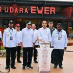 Presiden Joko Widodo meresmikan Bandar Udara Ewer di Kabupaten Asmat, Provinsi Papua Selatan, pada Kamis (6/7/2023). (Foto: BPMI Setpres/Laily Rachev)