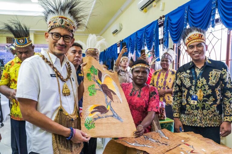 Menparekraf Harap Produk Parekraf di Jayapura Bisa Naik Kelas Lewat "Beti Dewi”