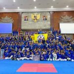 Para pelatih dan peserta Dojang Dinasty TNI AL Bali Club foto bersama usai pertandingan