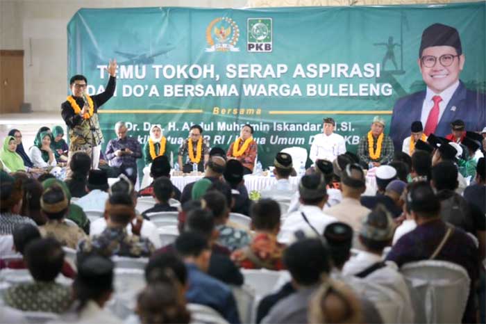 Wakil Ketua DPR RI Abdul Muhaimin Iskandar aat menerima aspirasi masyarakat Buleleng di Gedung Imaco Pelabuhan Buleleng, Bali, Selasa (22/8/2023). (Foto: Parlementaria/Ist/Man)