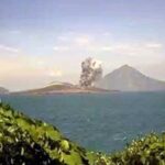 Gunung Anak Krakatau Erupsi, Lontarkan Abu Setinggi 1.000 Meter