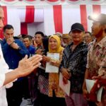 Jokowi Serahkan 2.000 Sertifikat Tanah di Kabupaten Cilacap