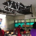 Atap dan Plafon SDN 3 Bongkasa Jebol Ditimpa Pohon Tumbang