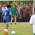 Presiden Jokowi Bermain Bola dengan Anak-Anak Gorontalo