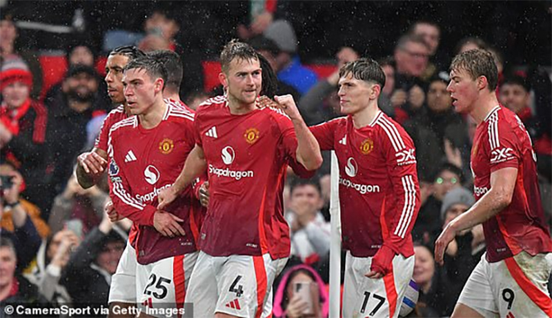 Manchester United Menang Dramatis 3-2 atas Ipswich.