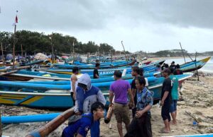 Nelayan Kedonganan Pindahkan Kapal