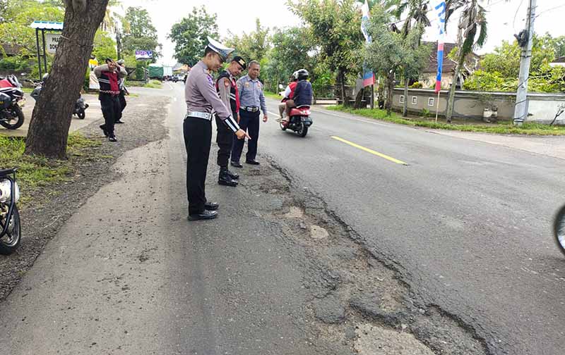 kerusakan jalan denpasar - gilimanuk