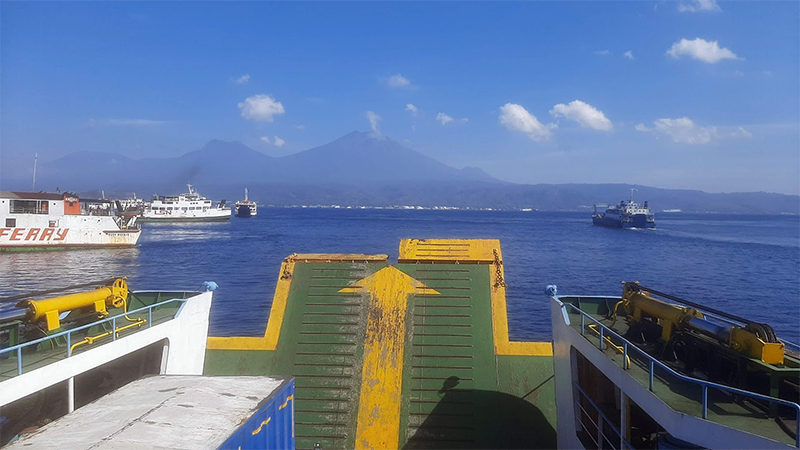 suasana penyeberangan gilimanuk-ketapang